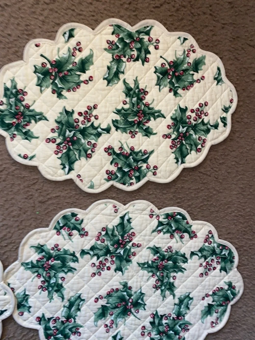 4 April Cornell Holiday Holly Leaves Red Berries Festive Quilted Placemats 18”